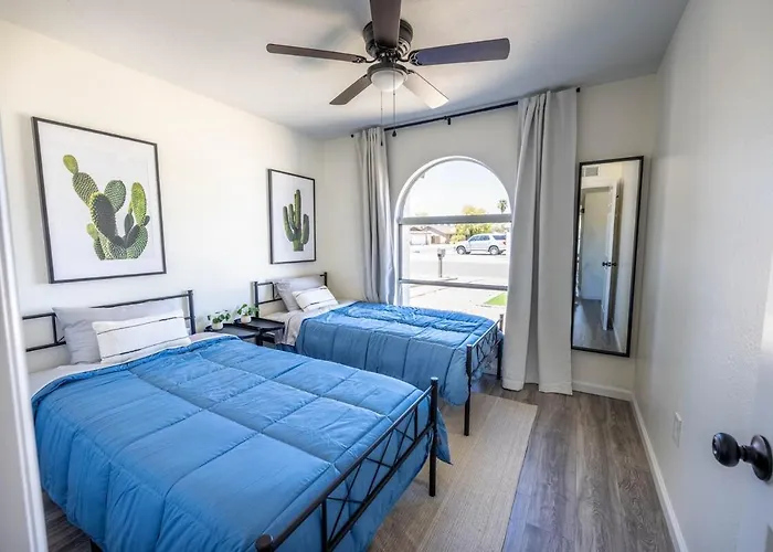 Must See! Heated Jacuzzi With A Pool! New Remodel *