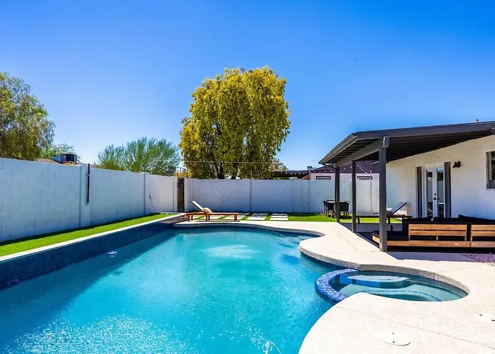 Must See! Heated Jacuzzi With A Pool! New Remodel *