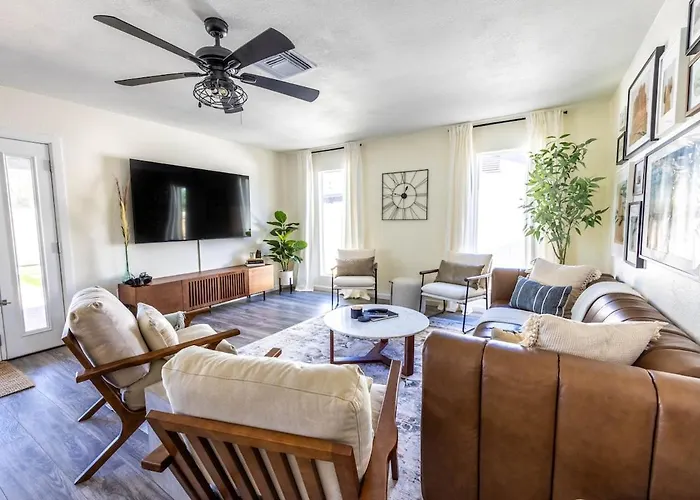Villa Must See! Heated Jacuzzi With A Pool! New Remodel Chandler