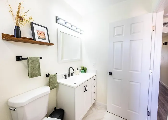 Must See! Heated Jacuzzi With A Pool! New Remodel * Chandler