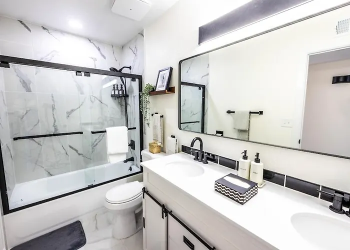 Must See! Heated Jacuzzi With A Pool! New Remodel * Chandler