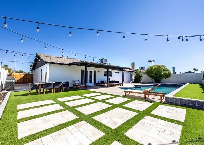 Must See! Heated Jacuzzi With A Pool! New Remodel